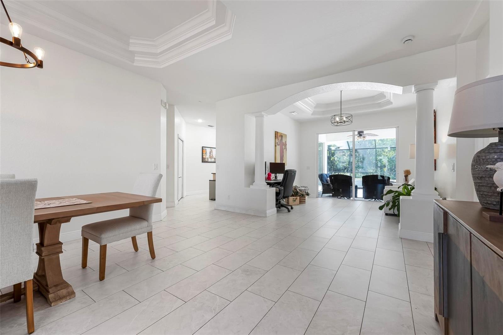 404 Golden Harbour Trl Property Photo 2