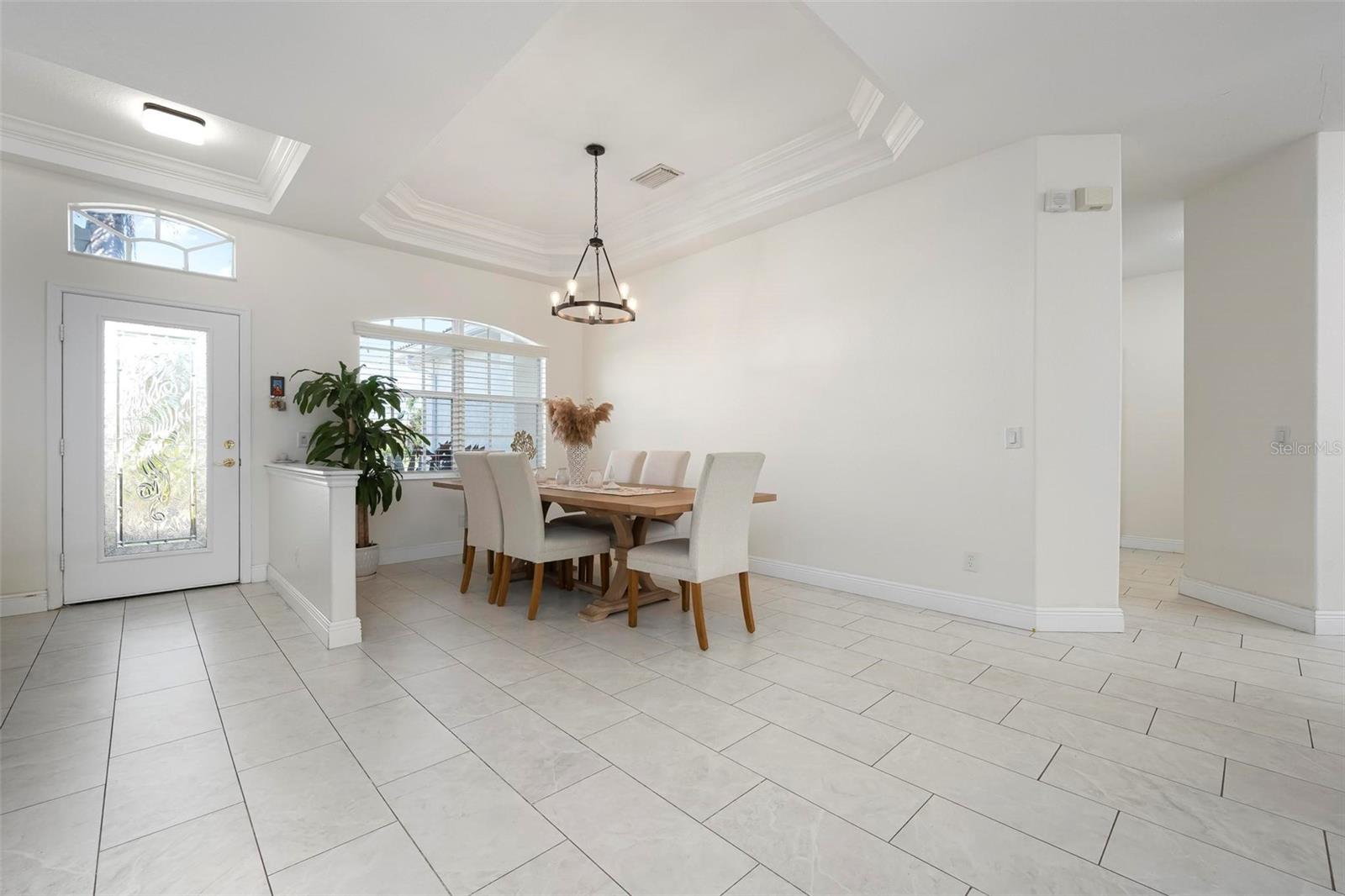 404 Golden Harbour Trl Property Photo 4