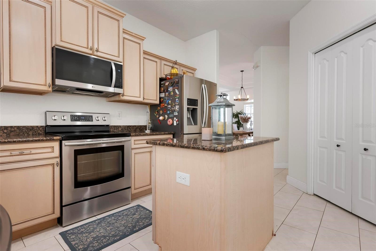 404 Golden Harbour Trl Property Photo 12