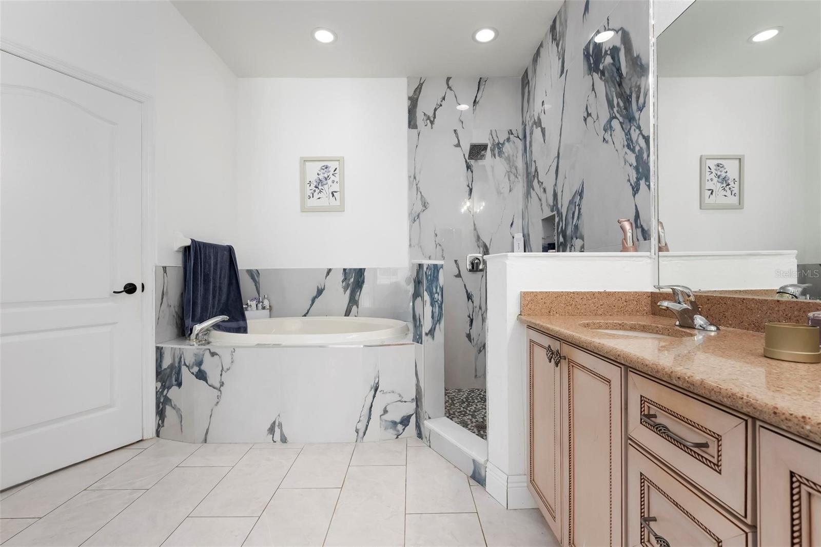 404 Golden Harbour Trl Property Photo 27