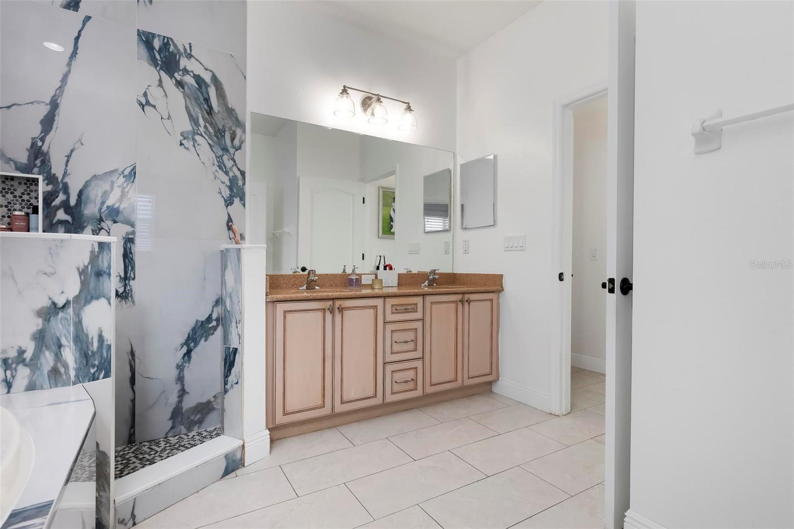 404 Golden Harbour Trl Property Photo 28