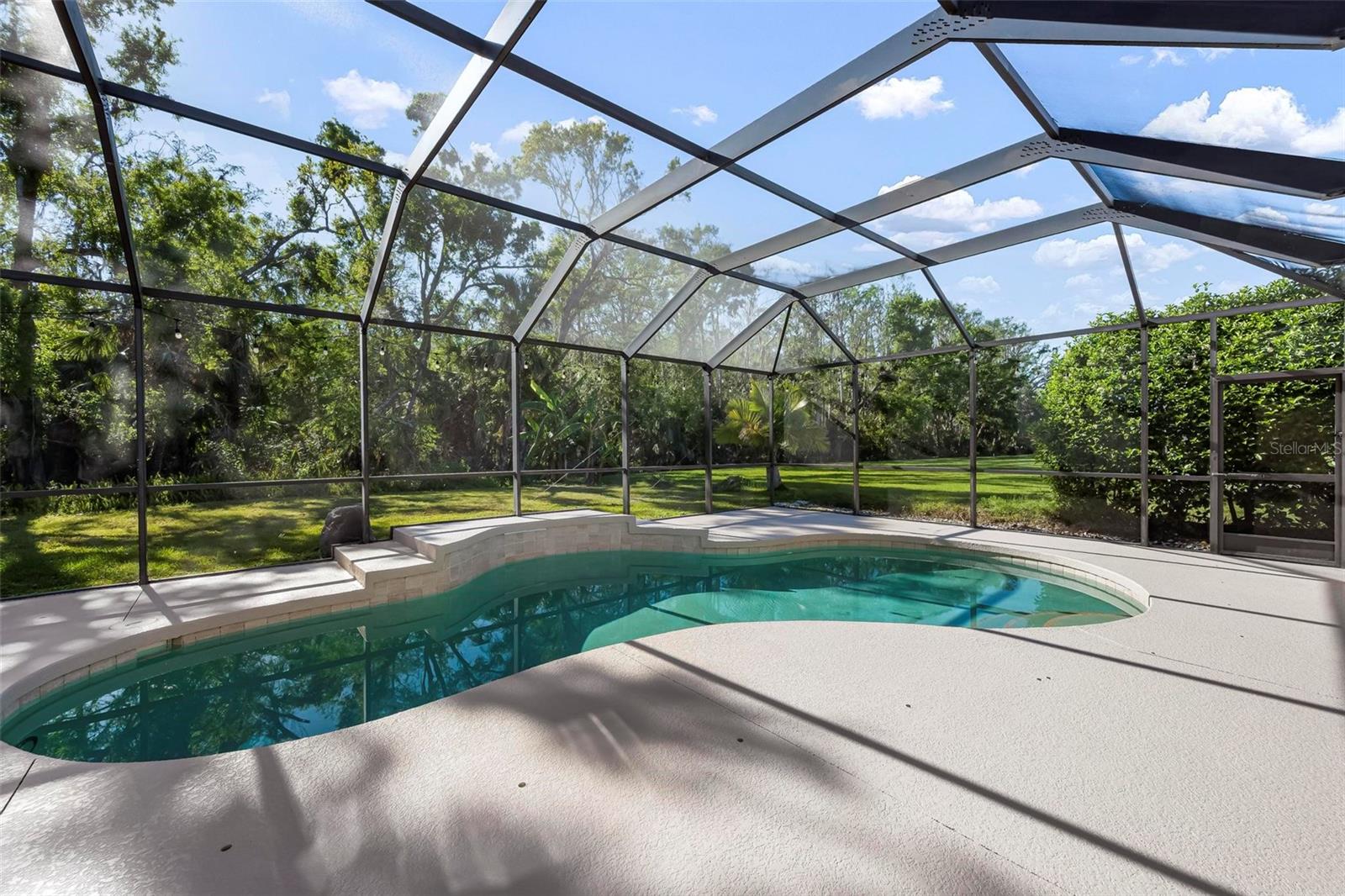 404 Golden Harbour Trl Property Photo 40