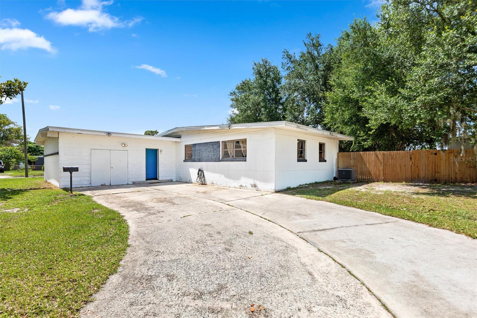 6301 MACKENZIE ST Property Photo 1