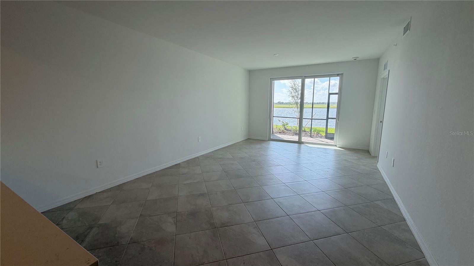 19116 Scallop Loop #104 Property Photo 4