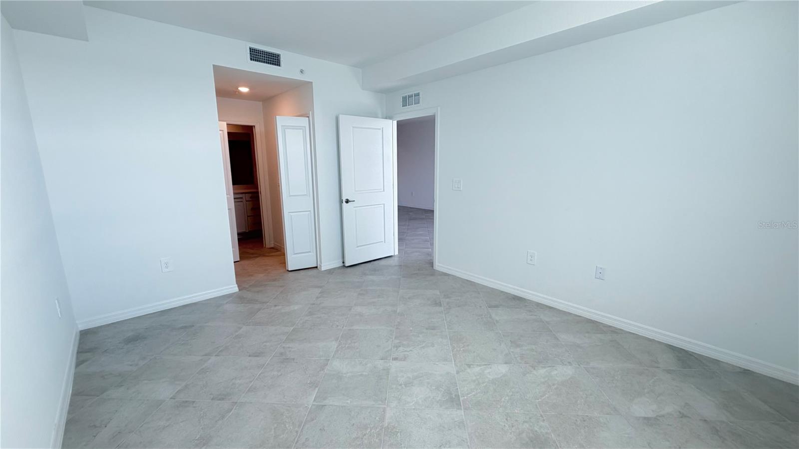 19116 Scallop Loop #104 Property Photo 5