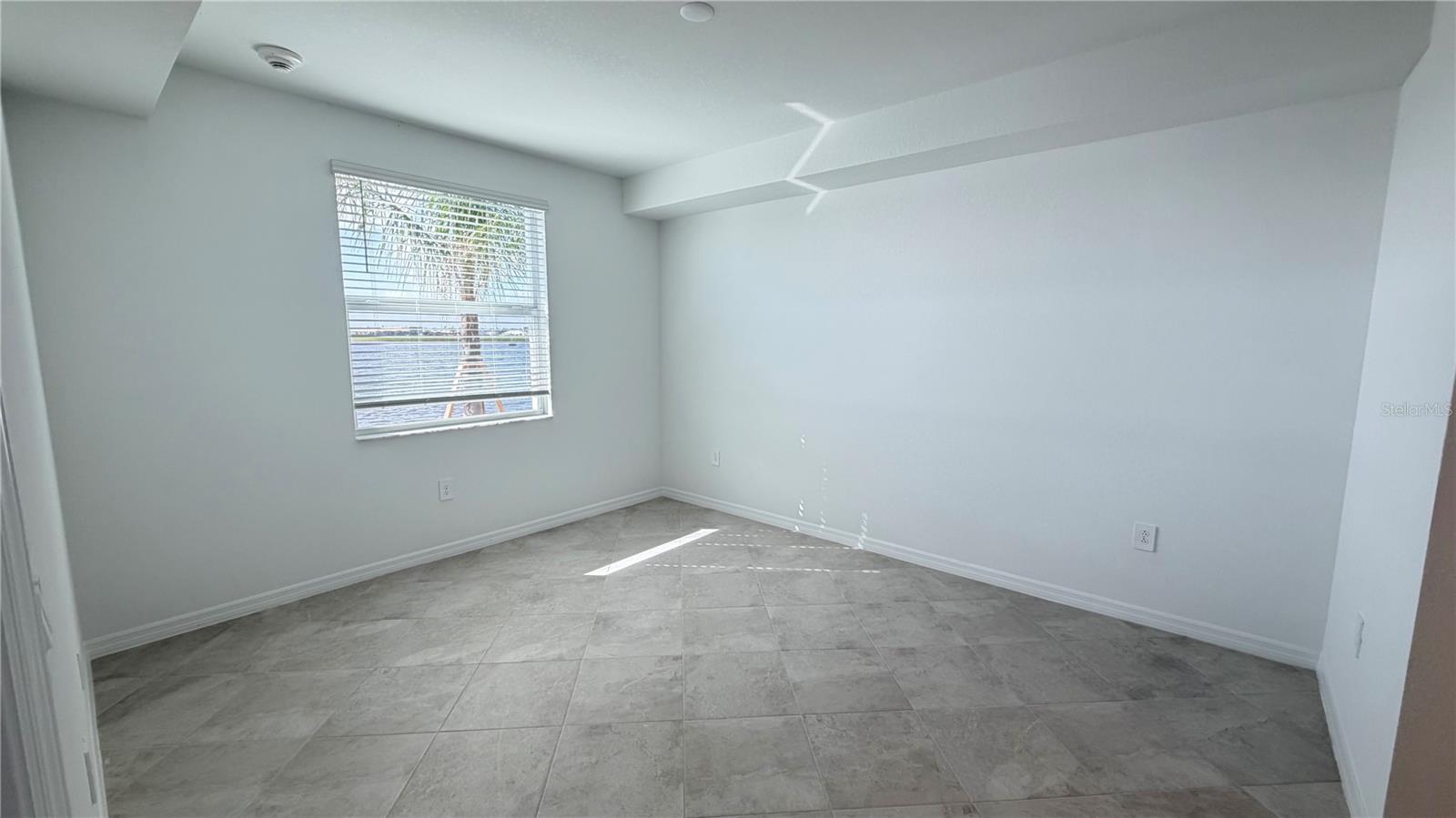 19116 Scallop Loop #104 Property Photo 6