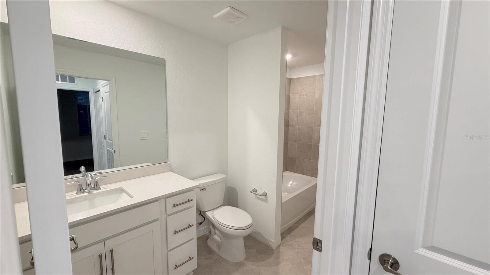 19116 Scallop Loop #104 Property Photo 13