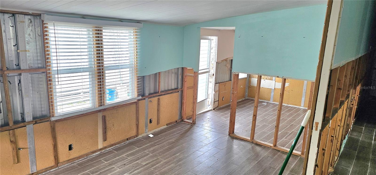 41 2nd St Property Photo 5