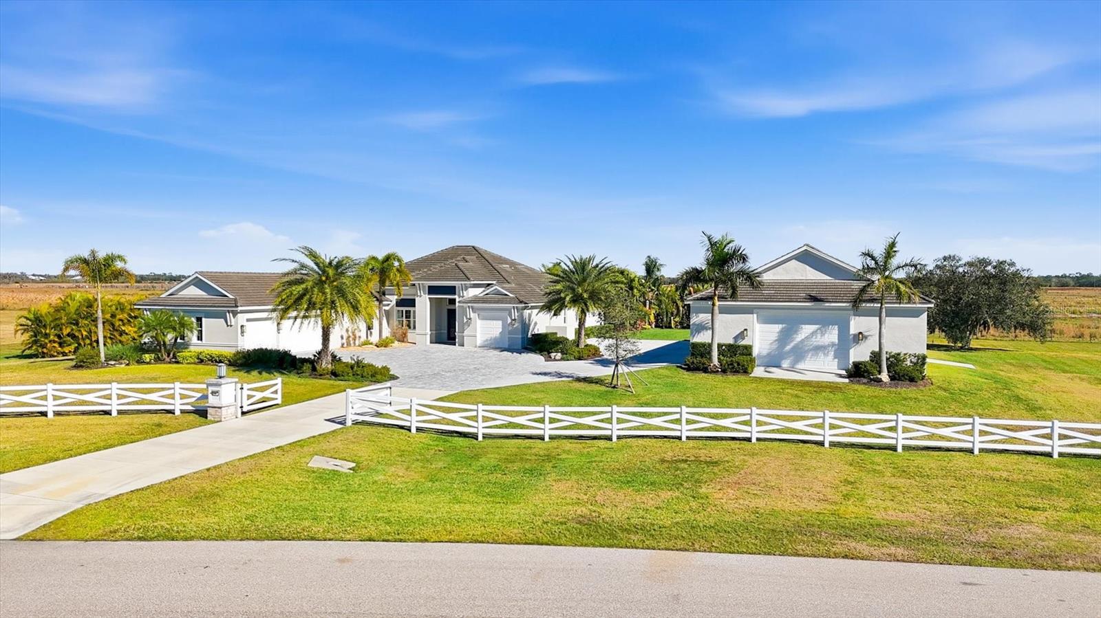 3467 Compound Ct Property Photo 1