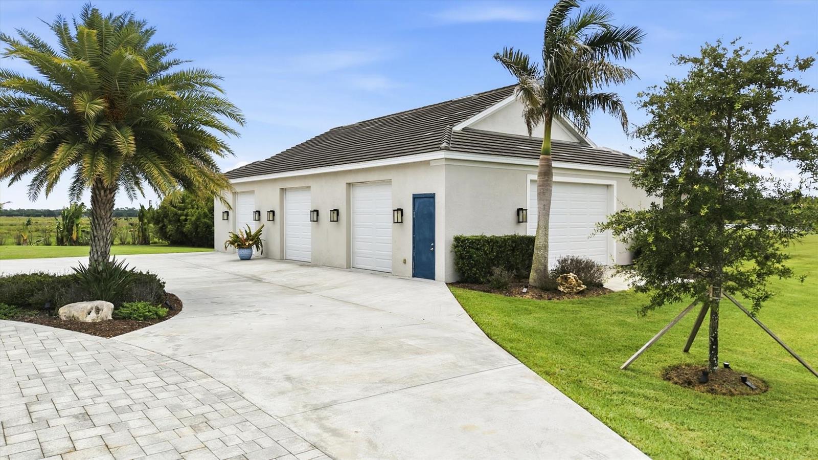 3467 Compound Ct Property Photo 5