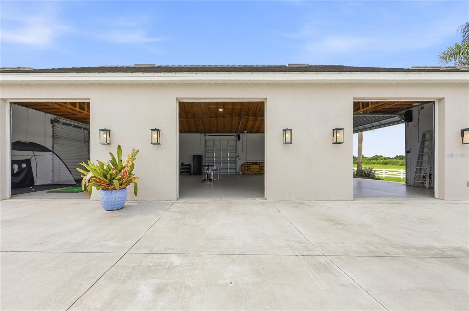 3467 Compound Ct Property Photo 7