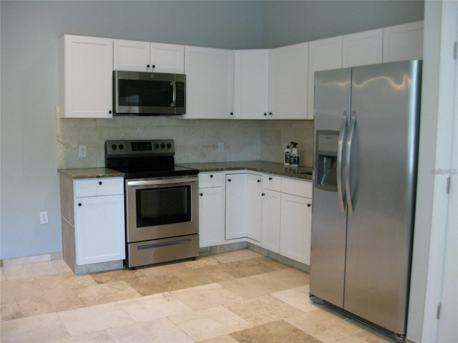 2009 Cocoanut Ave #2 Property Photo 3