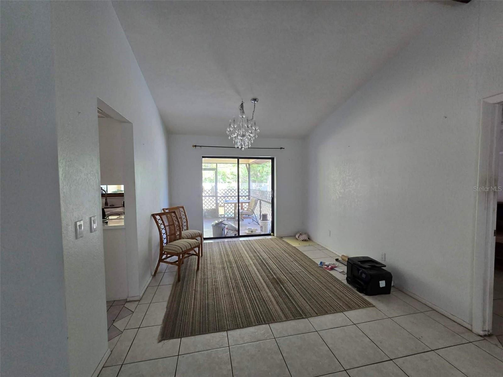 2134 Giles St Property Photo 5