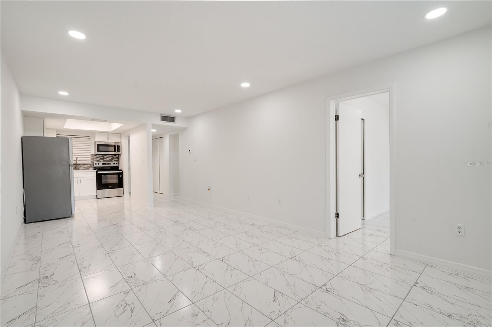 4013 Lake Bayshore Dr #107 Property Photo 5