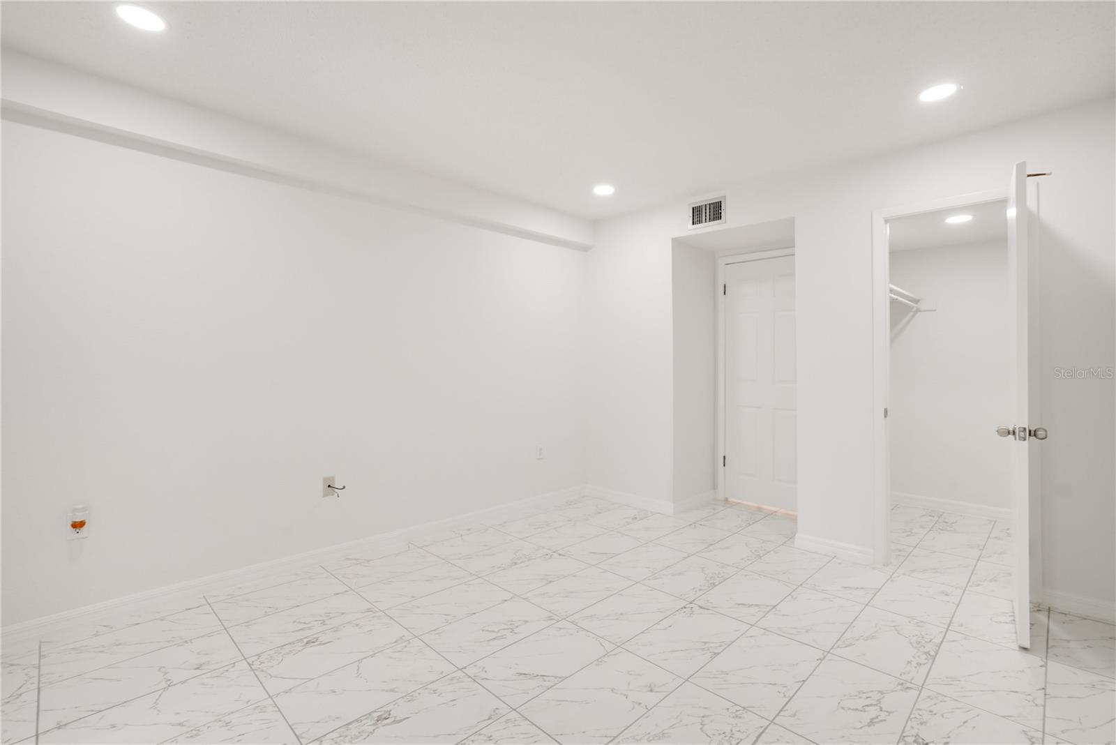 4013 Lake Bayshore Dr #107 Property Photo 21