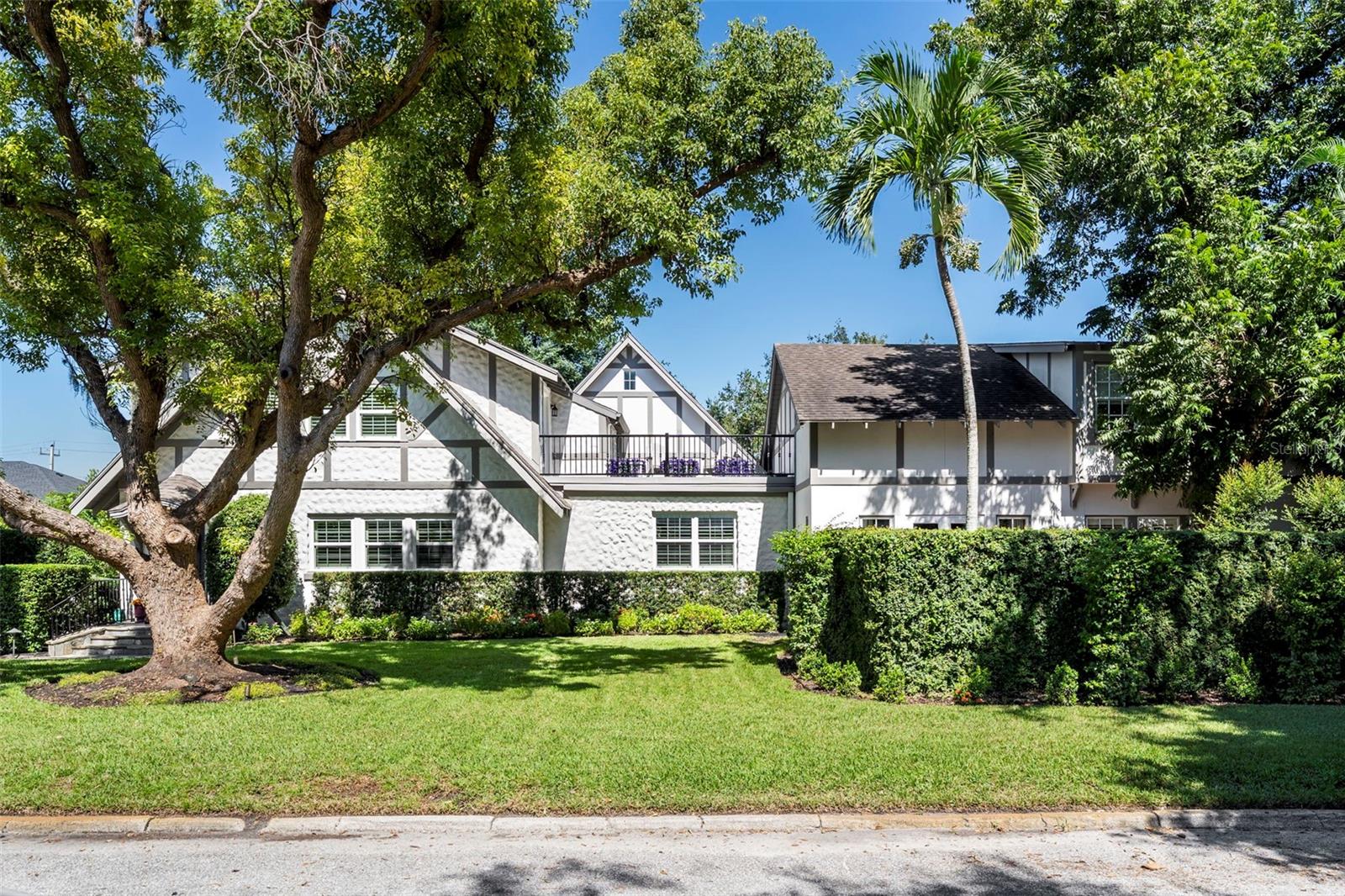 1829 Bougainvillea St Property Photo 3