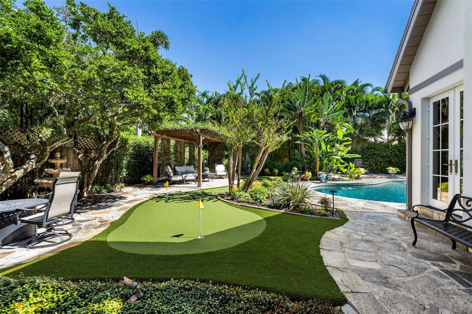 1829 Bougainvillea St Property Photo 4