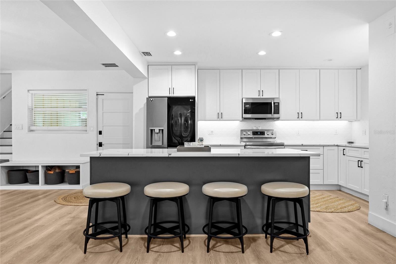 2480 Alameda Ave Property Photo 4