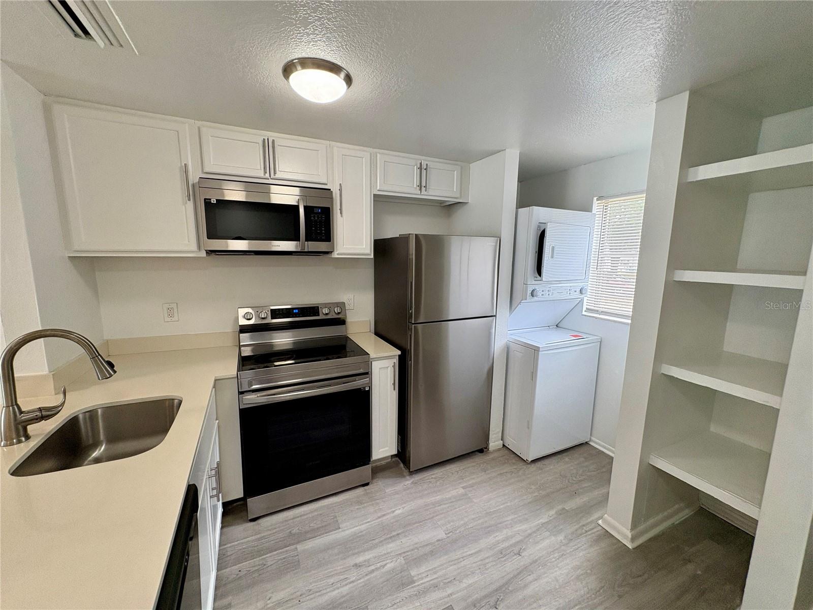 408 57th Avenue Dr E #e Property Photo 4