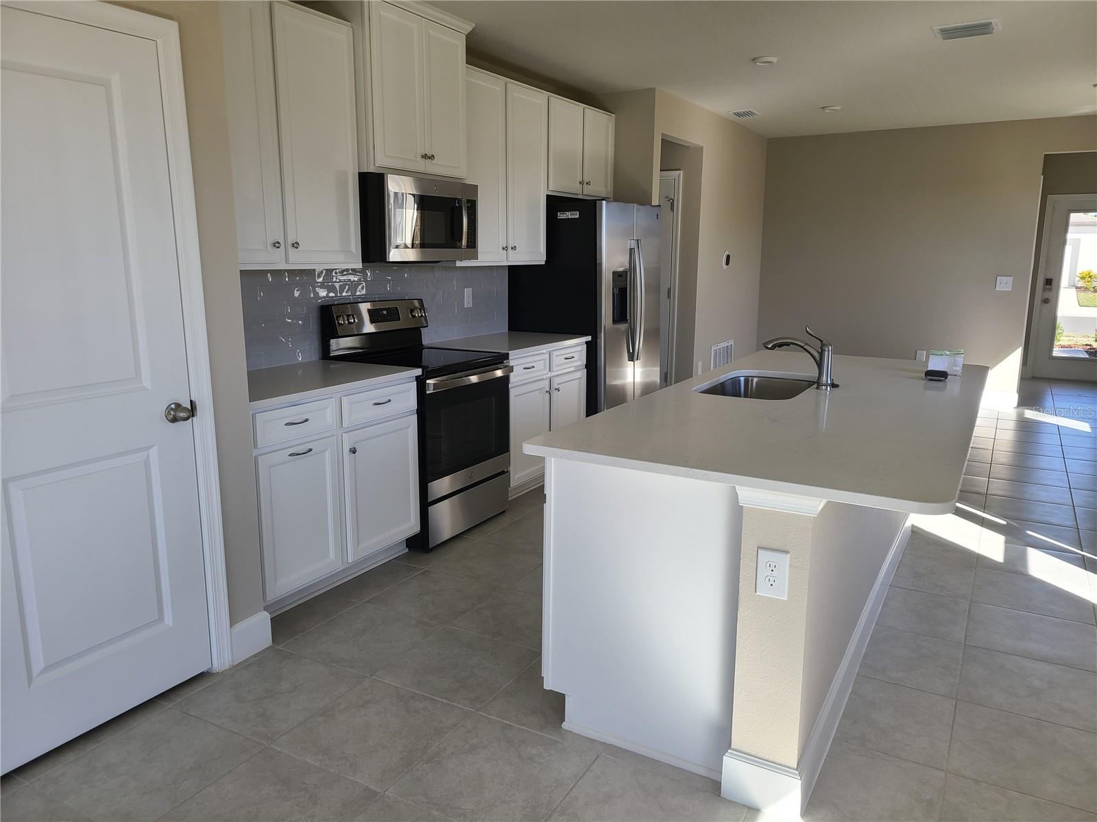 10013 Daybreak Gln Property Photo 4
