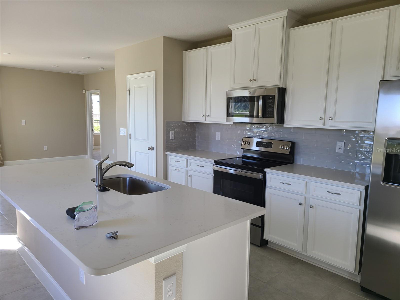10013 Daybreak Gln Property Photo 6