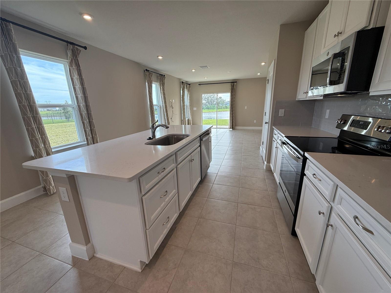 10013 Daybreak Gln Property Photo 8