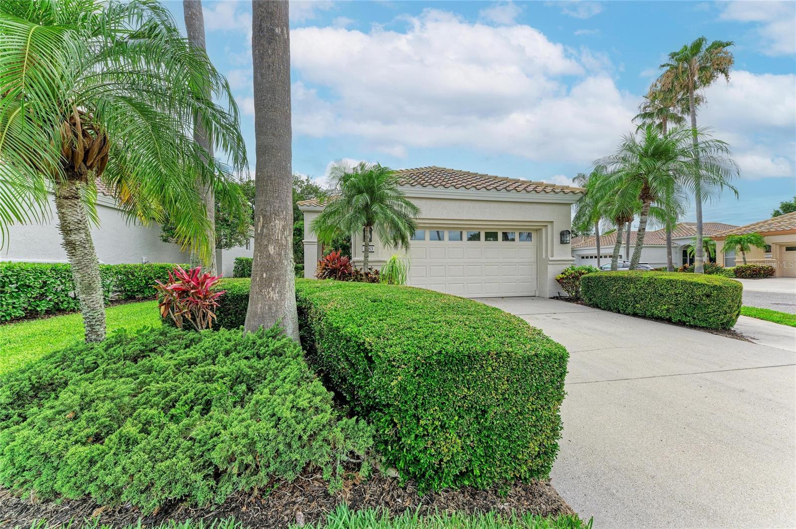 3883 ALAMANDA DR Property Photo 1