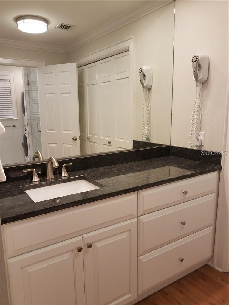 51 Mac Ewen Dr #8 Property Photo 5