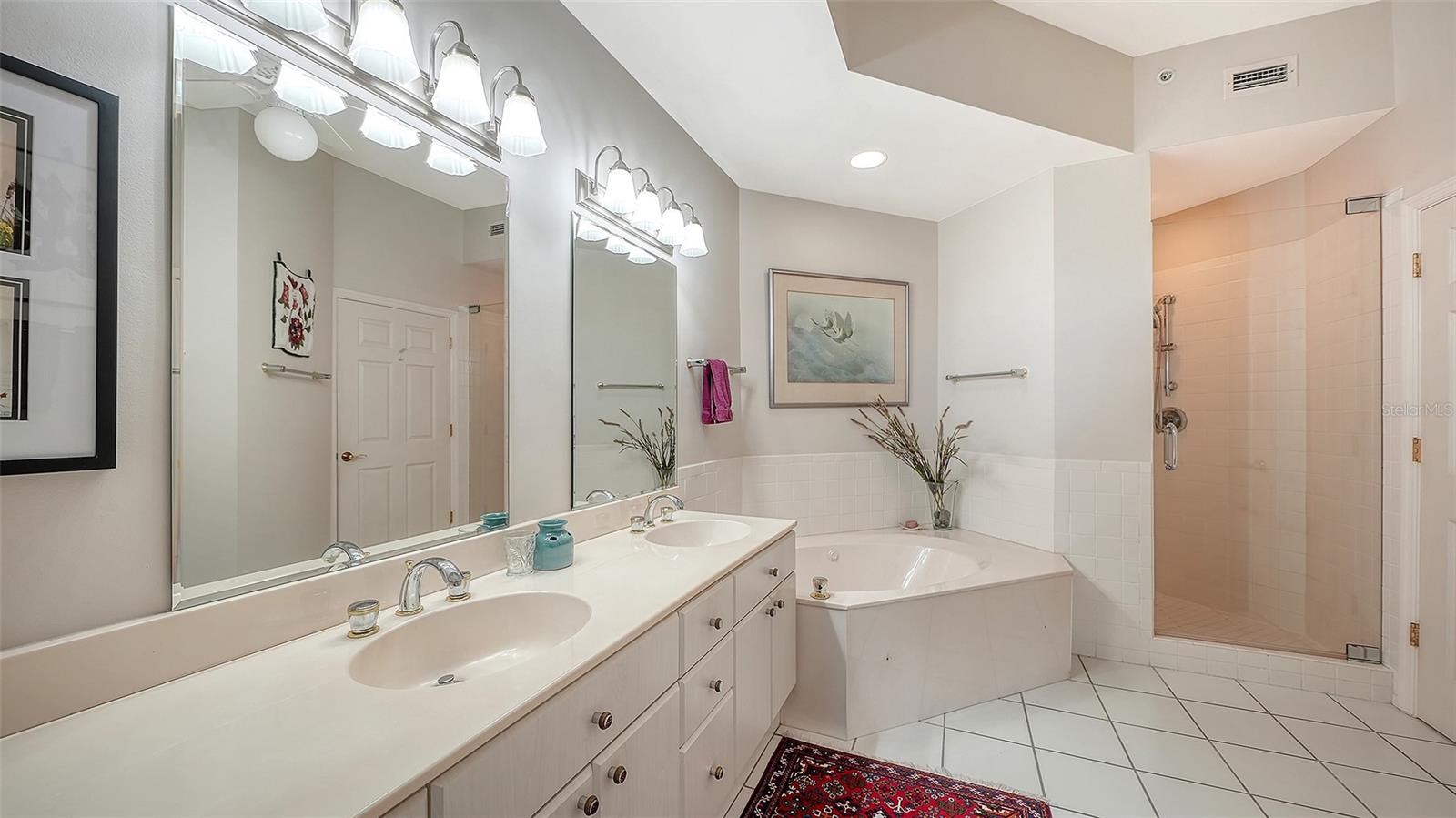 5420 Eagles Point Cir #406 Property Photo 12