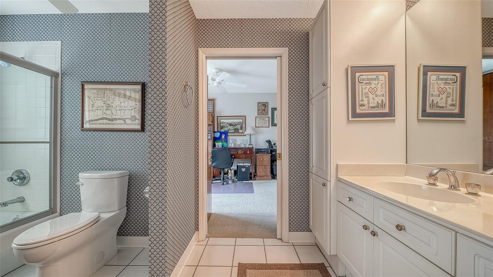5420 Eagles Point Cir #406 Property Photo 14