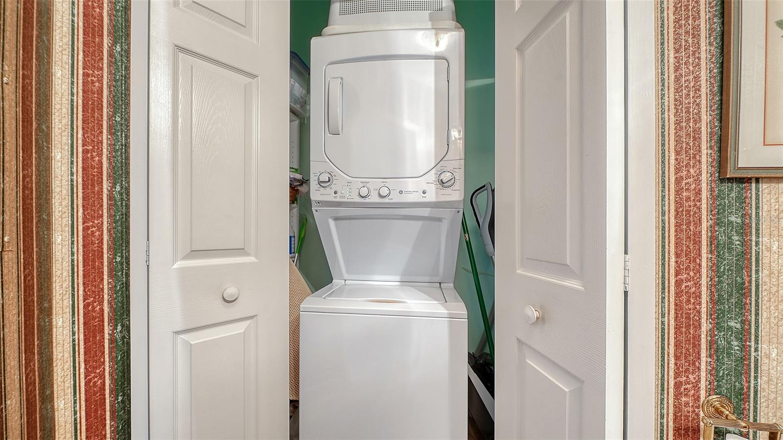 5420 Eagles Point Cir #406 Property Photo 16