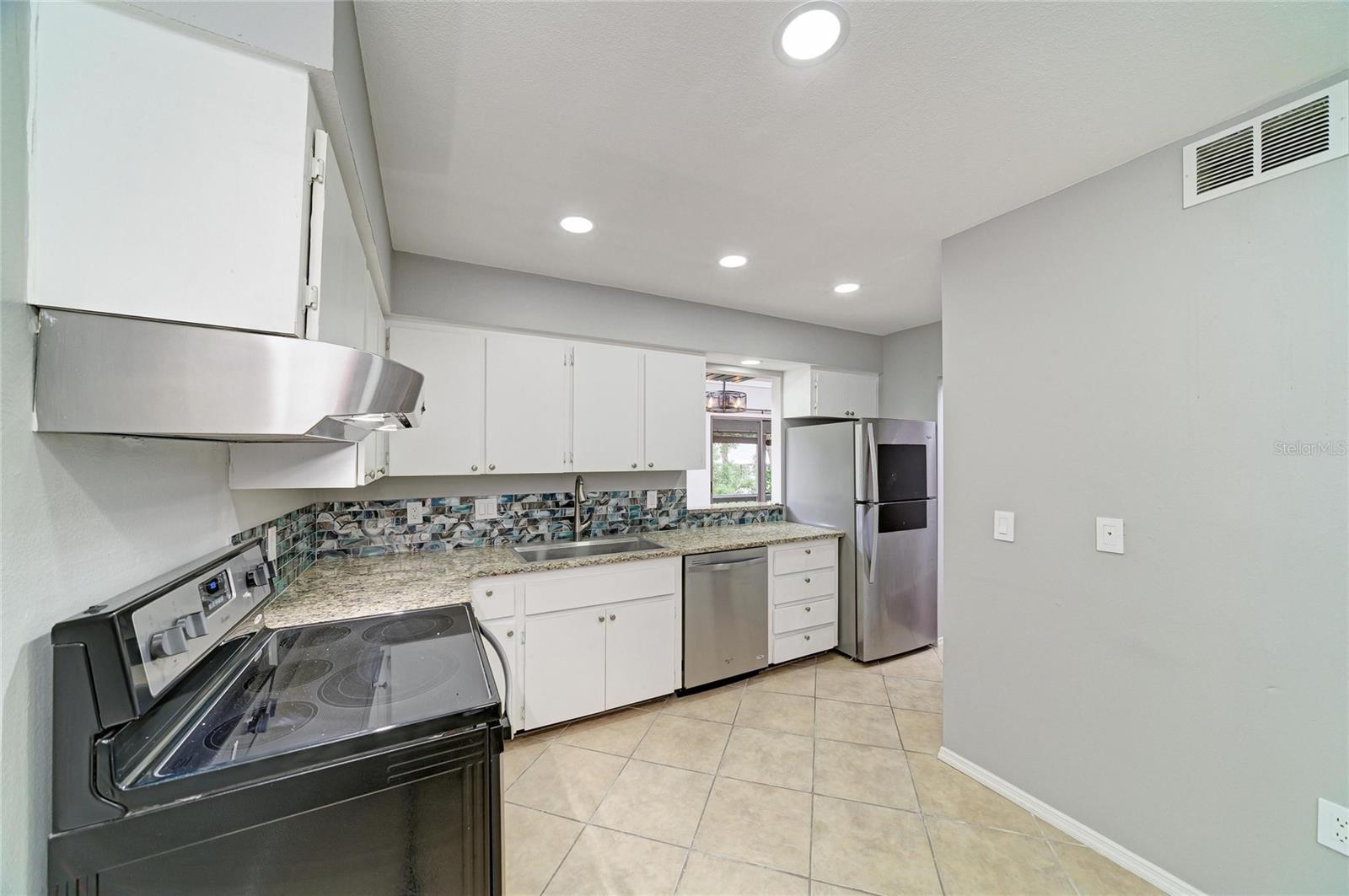 2224 Bahia Vista St #e6 Property Photo 4