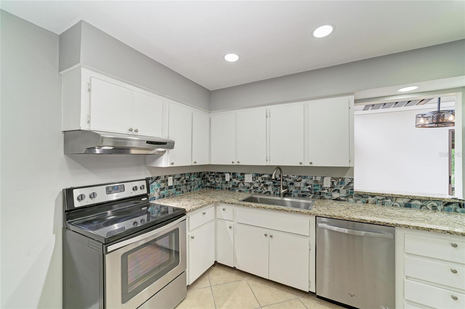 2224 Bahia Vista St #e6 Property Photo 5