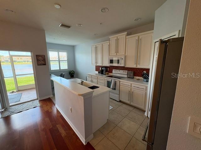 3662 Parkridge Cir #28-102 Property Photo 4