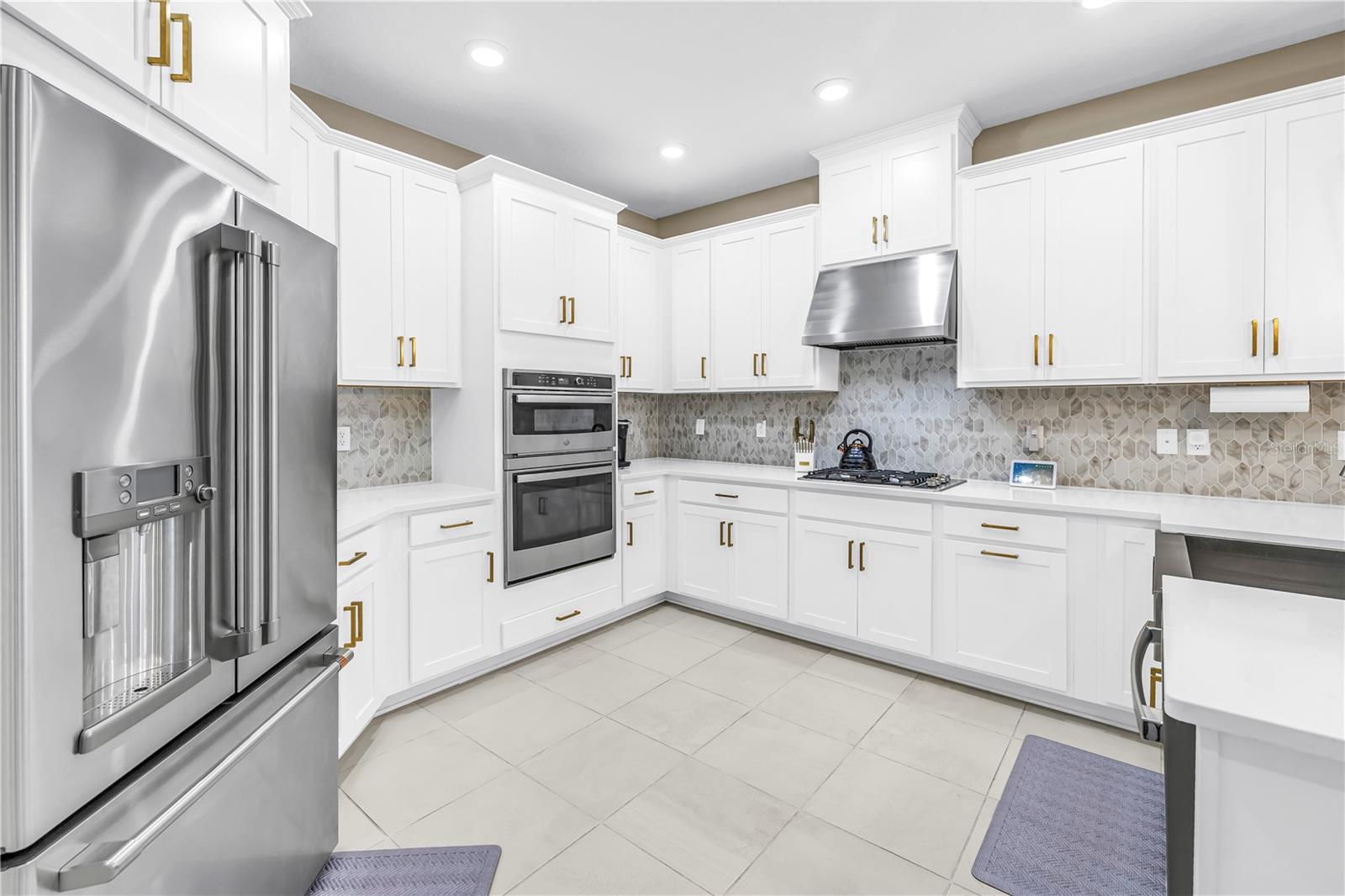 9240 Tequila Sunrise Dr Property Photo 4