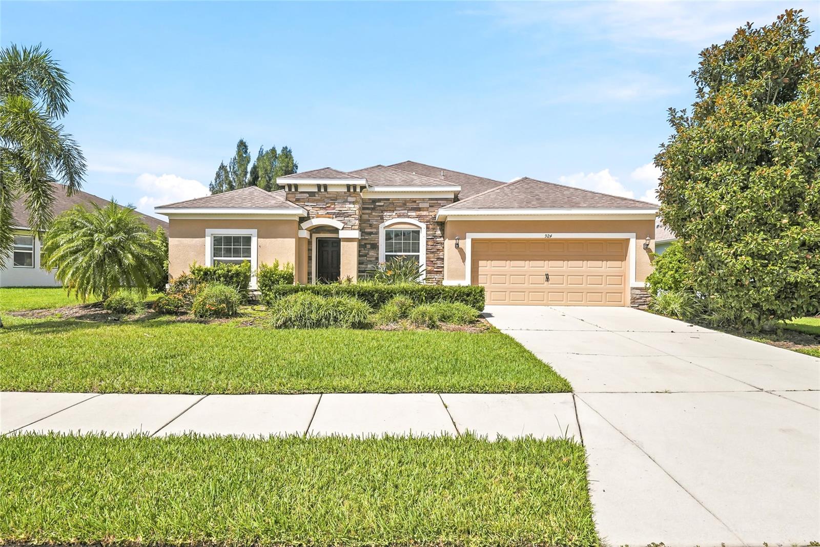 924 Buttercup Gln Property Photo 3