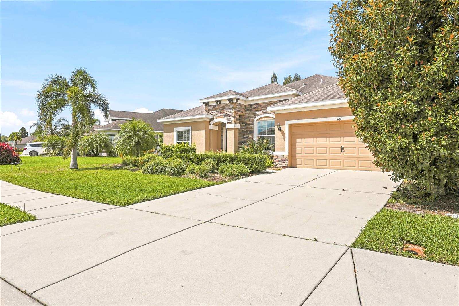 924 Buttercup Gln Property Photo 4
