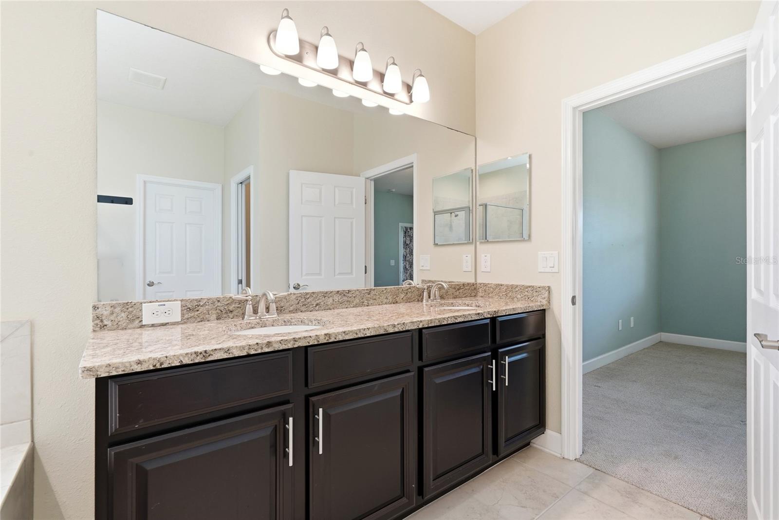 924 Buttercup Gln Property Photo 35