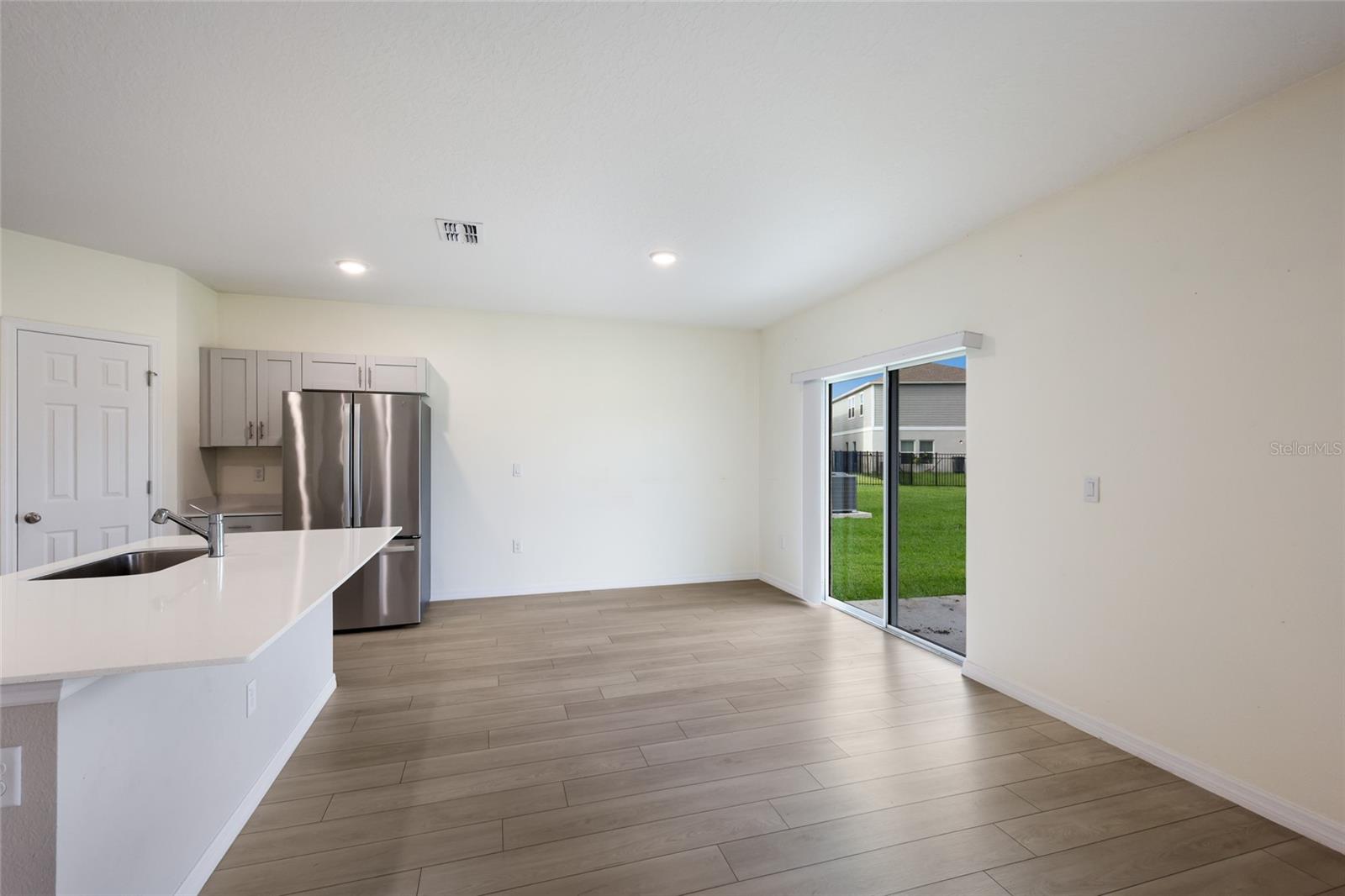 7627 Twinleaf Ter Property Photo 3
