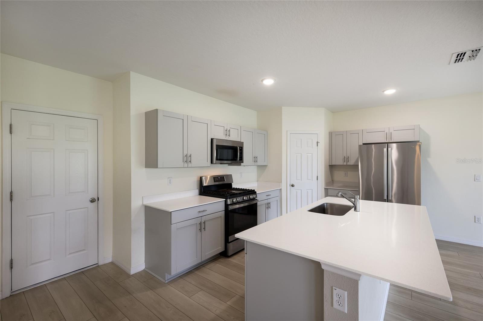 7627 Twinleaf Ter Property Photo 12