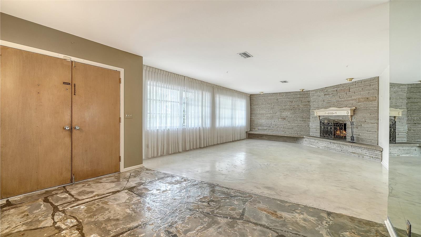 621 Alhambra Rd Property Photo 10