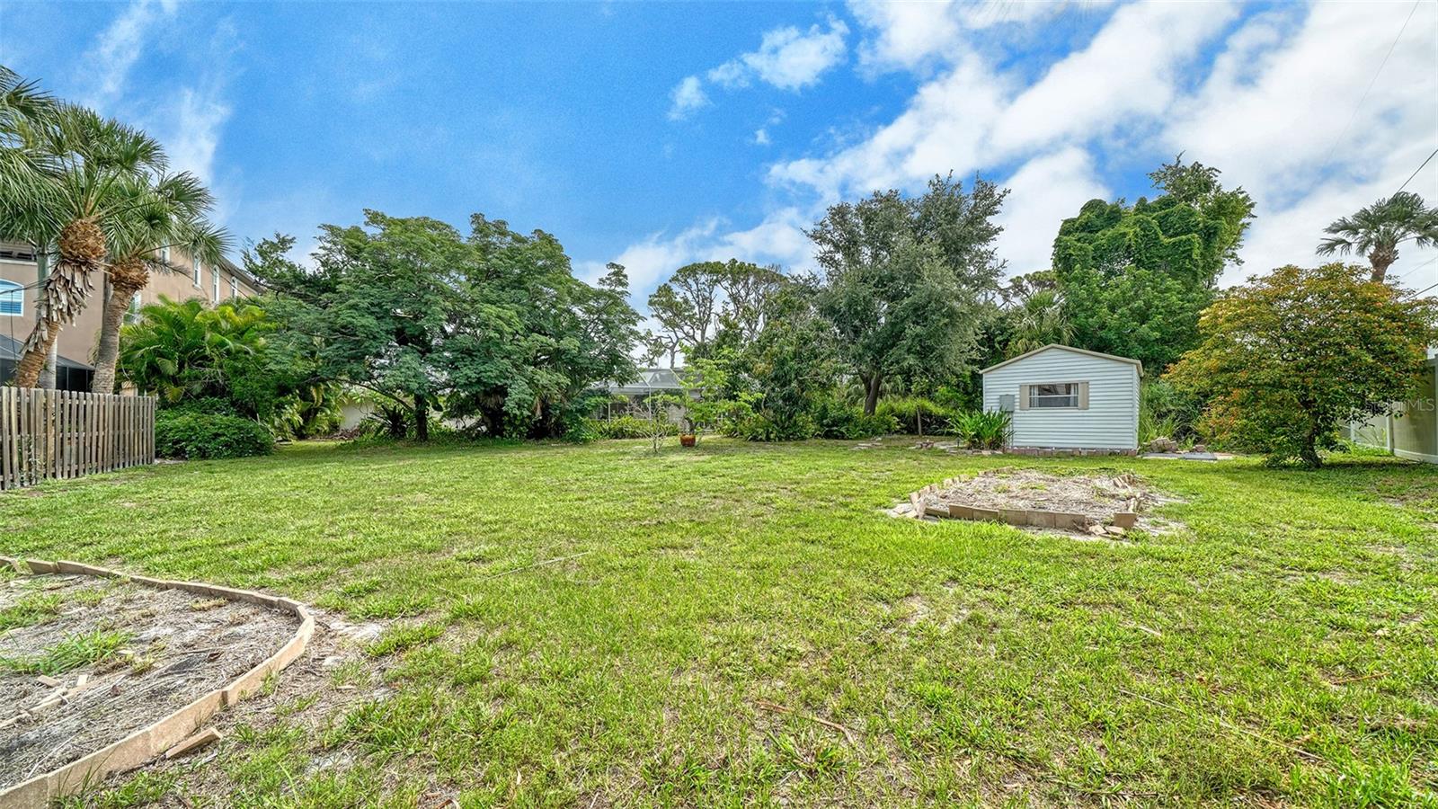 621 Alhambra Rd Property Photo 34