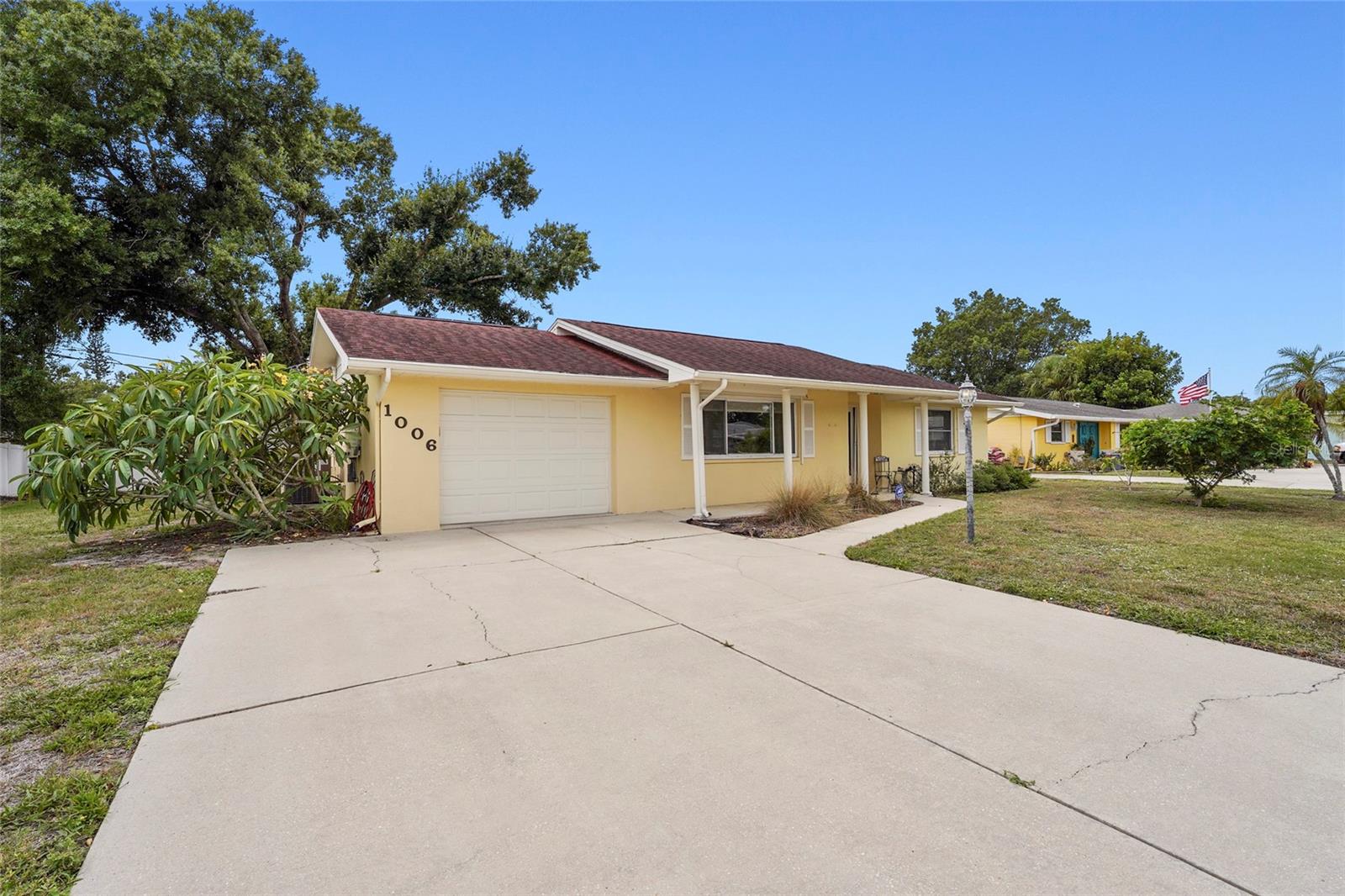 1006 De Leo Dr Property Photo 2