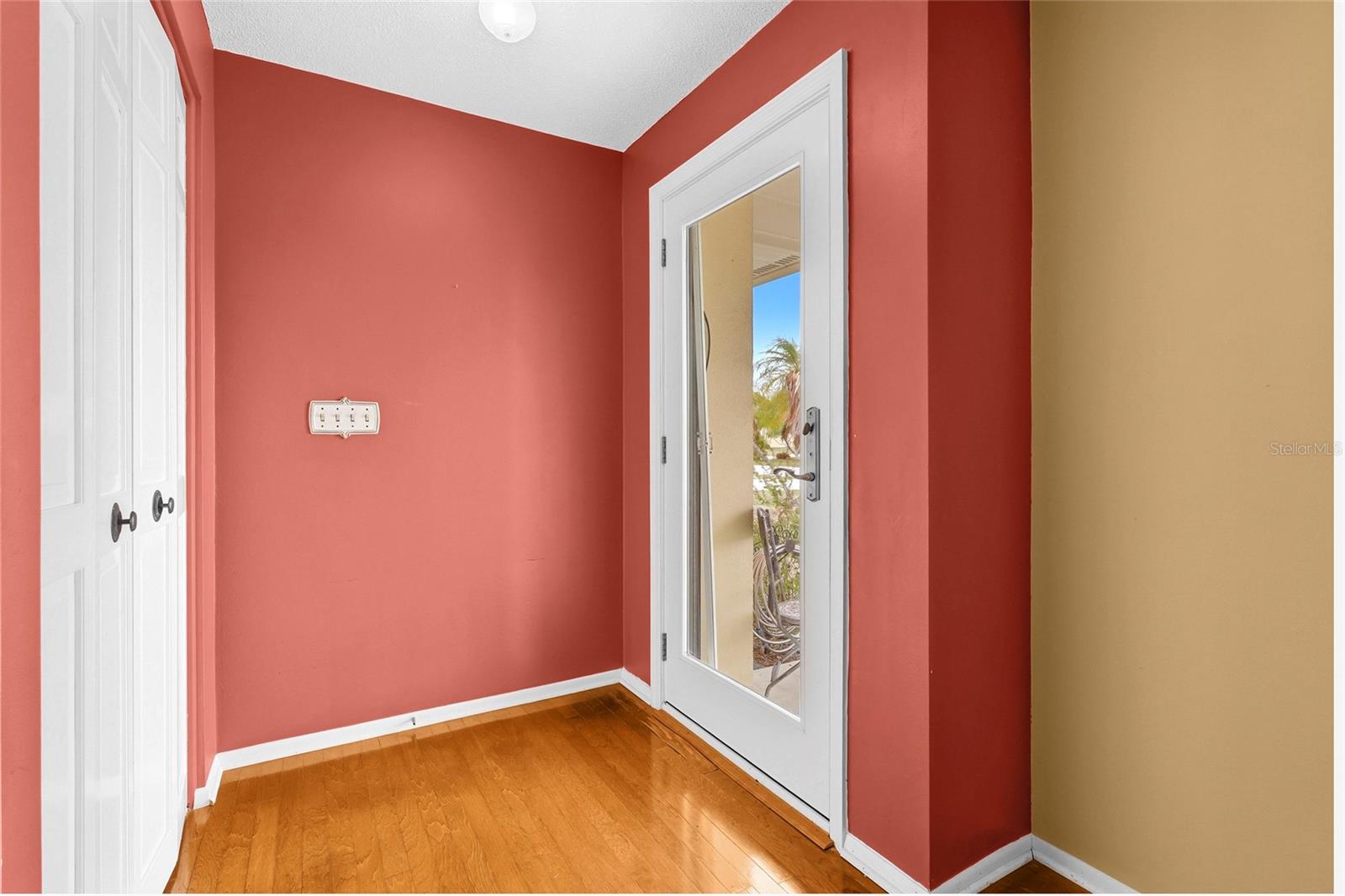 1006 De Leo Dr Property Photo 3