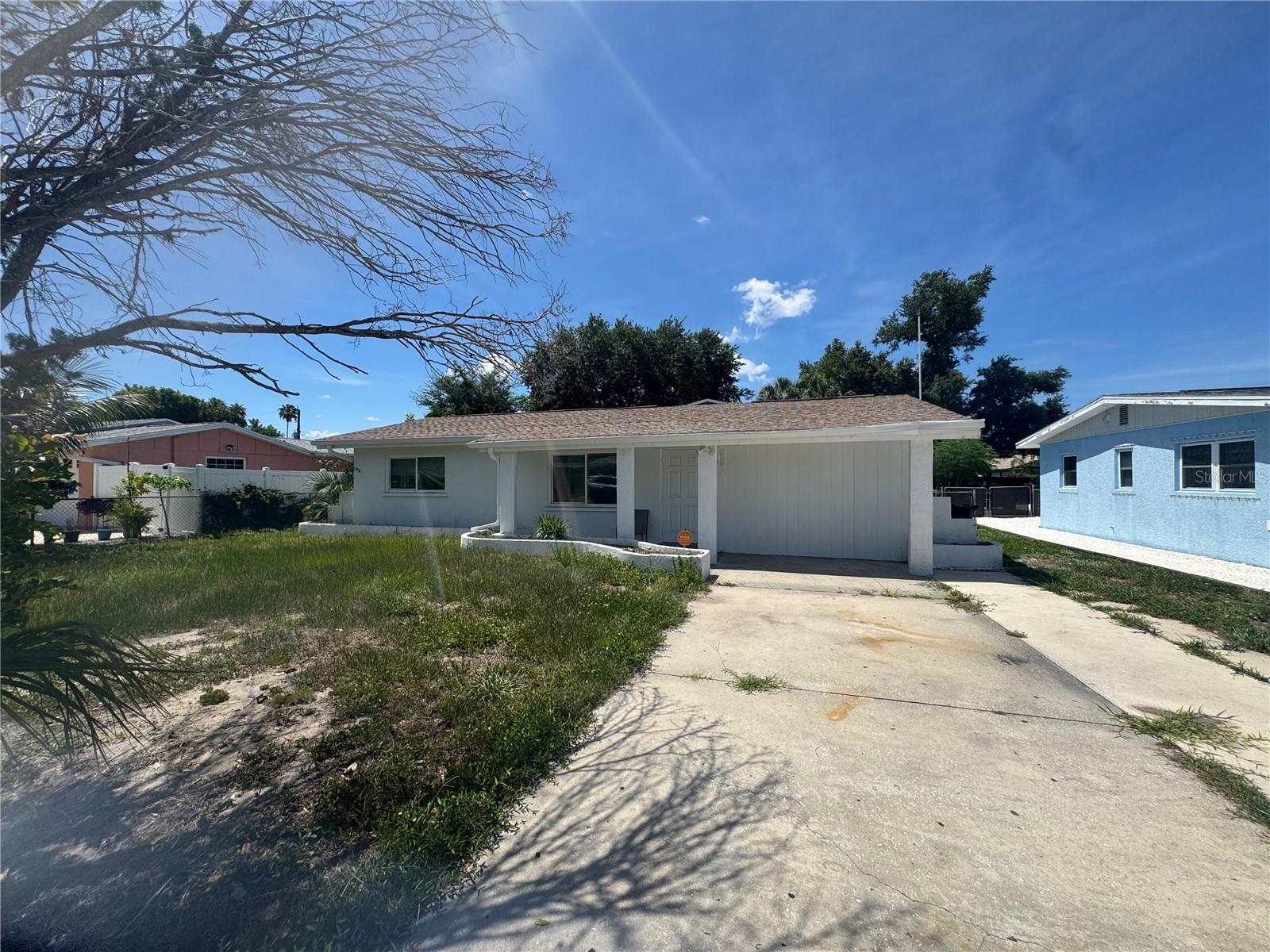 820 Pineland Ave Property Photo 1