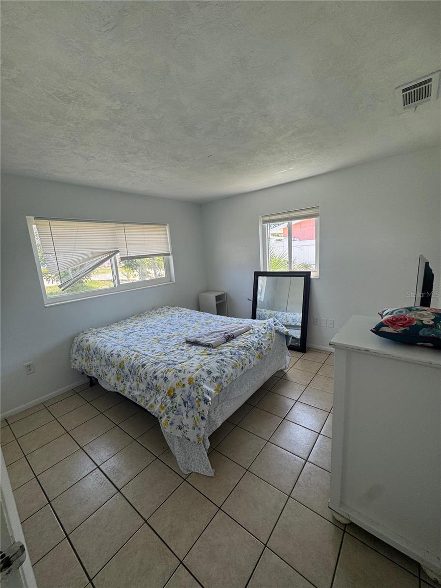820 Pineland Ave Property Photo 8