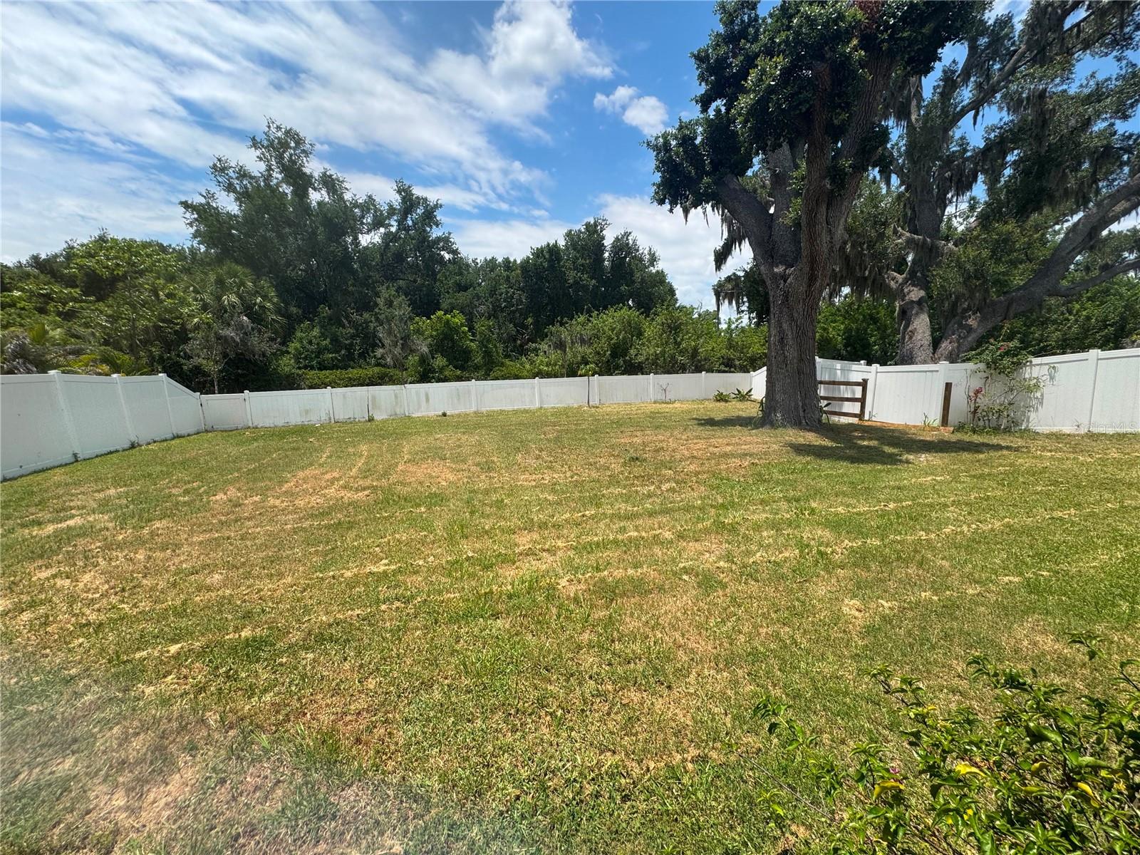 7023 57th Ter E Property Photo 27