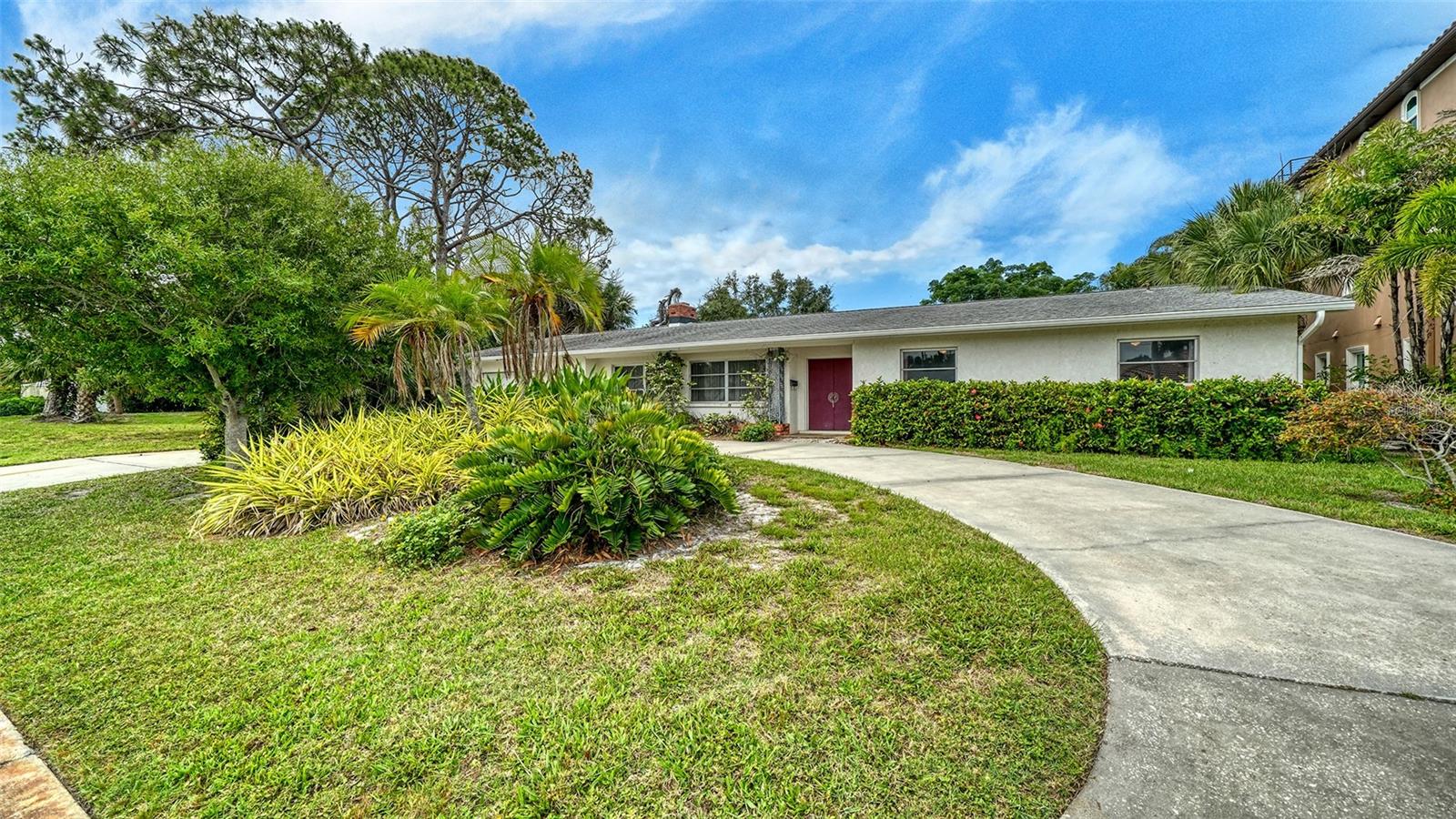 621 Alhambra Rd Property Photo 9