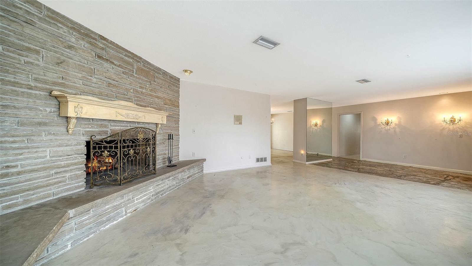 621 Alhambra Rd Property Photo 16