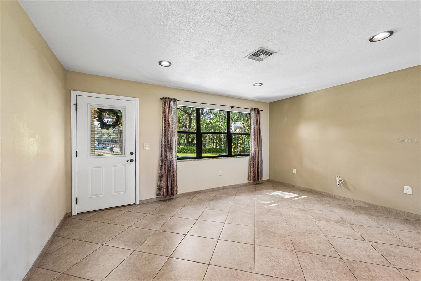 3304 Swaan Ln Property Photo 7